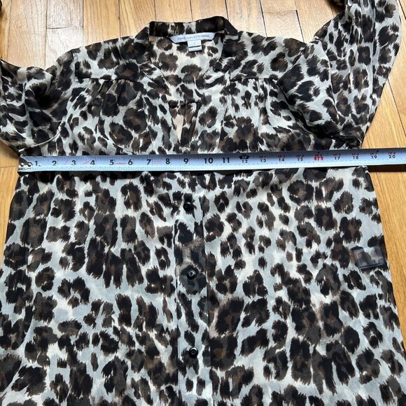 Diane Von Furstenberg Size 2 Leopard Print 100% Silk Chiffon Button-Up Blouse - Picture 4 of 14